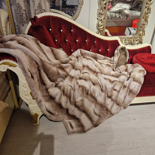 Pătură Moale 160x200cm, Imitatie Blană, Față Catifelată din Acril, Spate Poliester, Model PB10