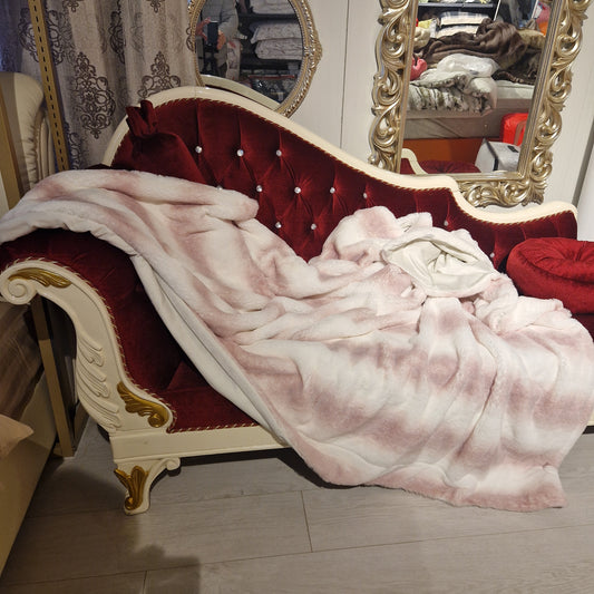 Pătură Moale 160x200cm, Imitatie Blană, Față Catifelată din Acril, Spate Poliester, Model PB4