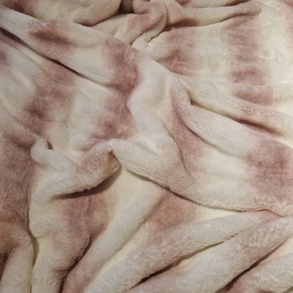 Pătură Moale 160x200cm, Imitatie Blană, Față Catifelată din Acril, Spate Poliester, Model PB4