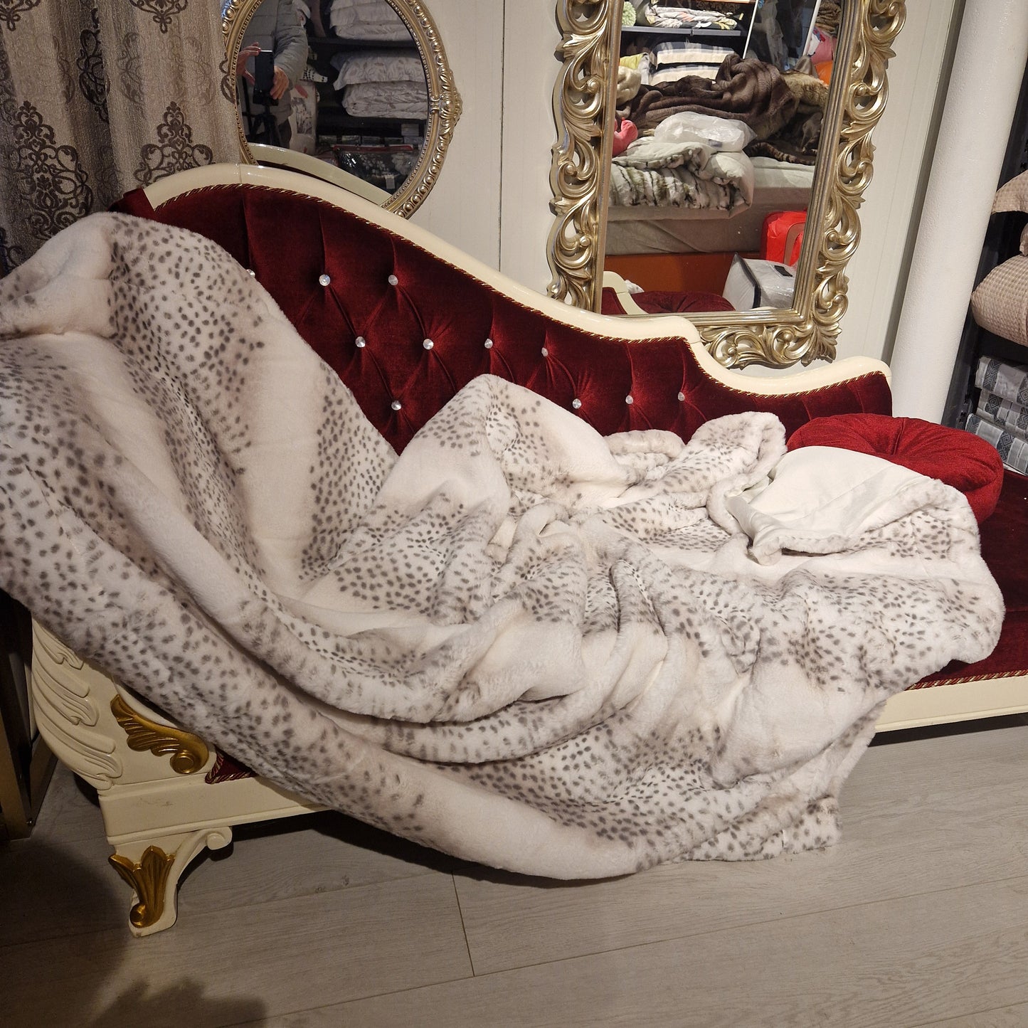 Pătură Moale 160x200cm, Imitatie Blană, Față Catifelată din Acril, Spate Poliester, Model PB5