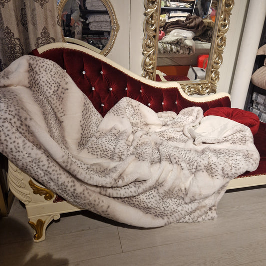 Pătură Moale 160x200cm, Imitatie Blană, Față Catifelată din Acril, Spate Poliester, Model PB5