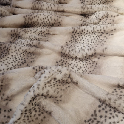 Pătură Moale 160x200cm, Imitatie Blană, Față Catifelată din Acril, Spate Poliester, Model PB5