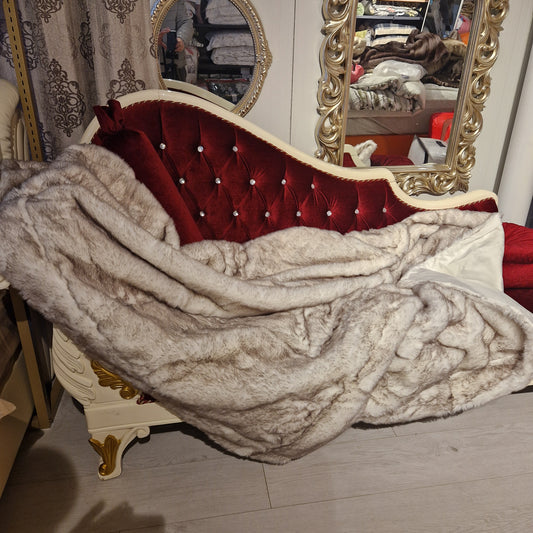 Pătură Moale 160x200cm, Imitatie Blană, Față Catifelată din Acril, Spate Poliester, Model PB8